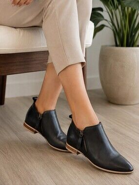 Bueno  Leather Pointed Toe Ankle Boots EU 36 Side Zip